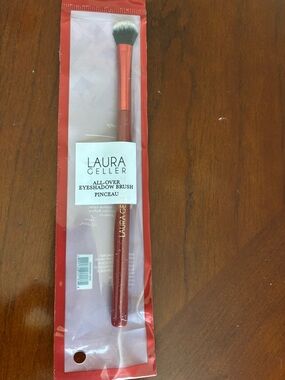 Laura Geller Red All-Over Eyeshadow Brush